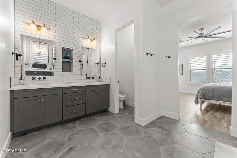 30-030-primary-bathroom