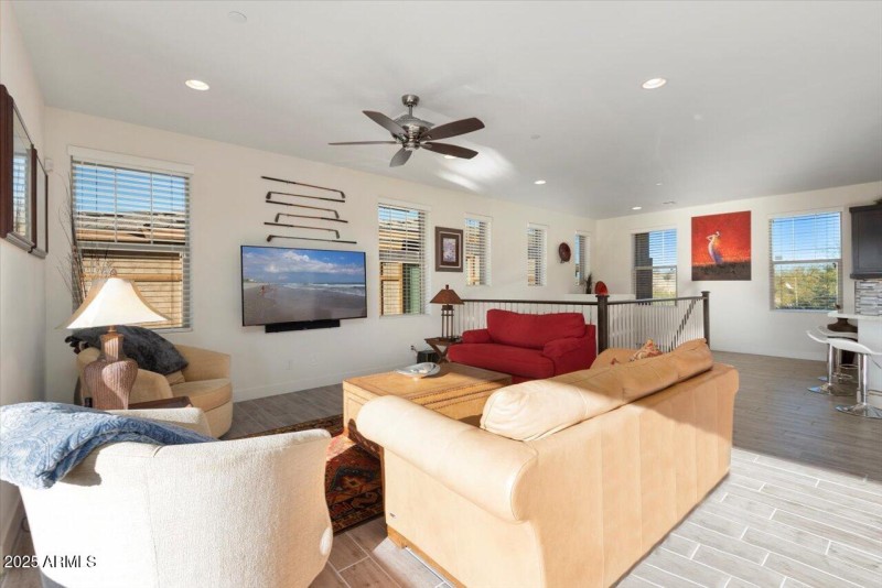 07-10260 E White Feather Ln