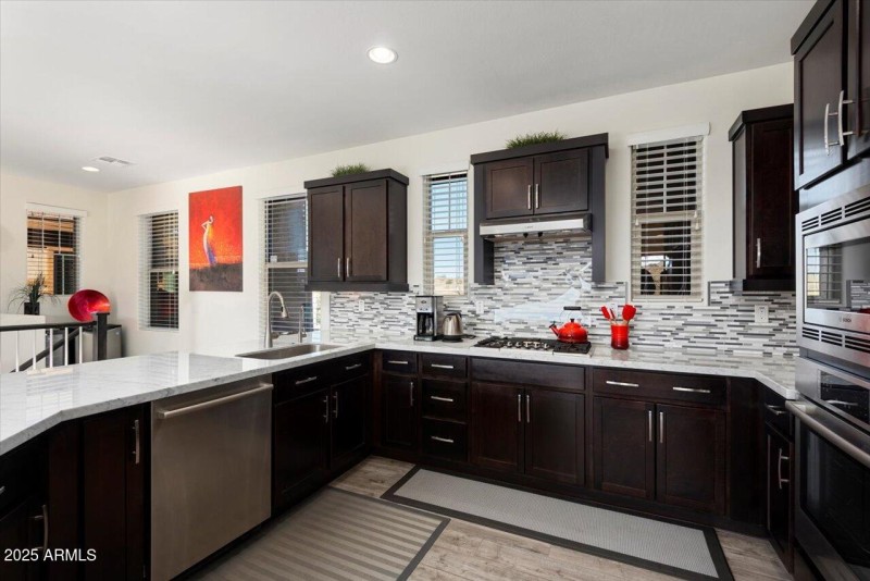 10-10260 E White Feather Ln