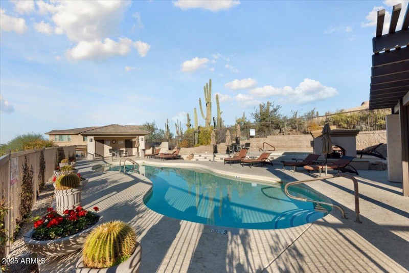 32-10260 E White Feather Ln