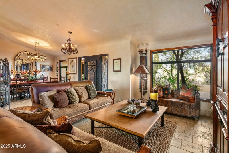 15-web-or-mls-Living Room Views