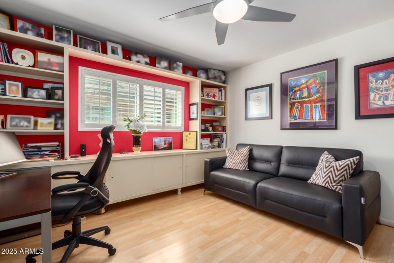 Office / Guest Bedroom 4