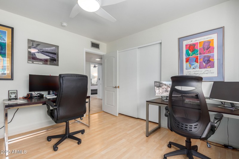 Office / Guest Bedroom 4