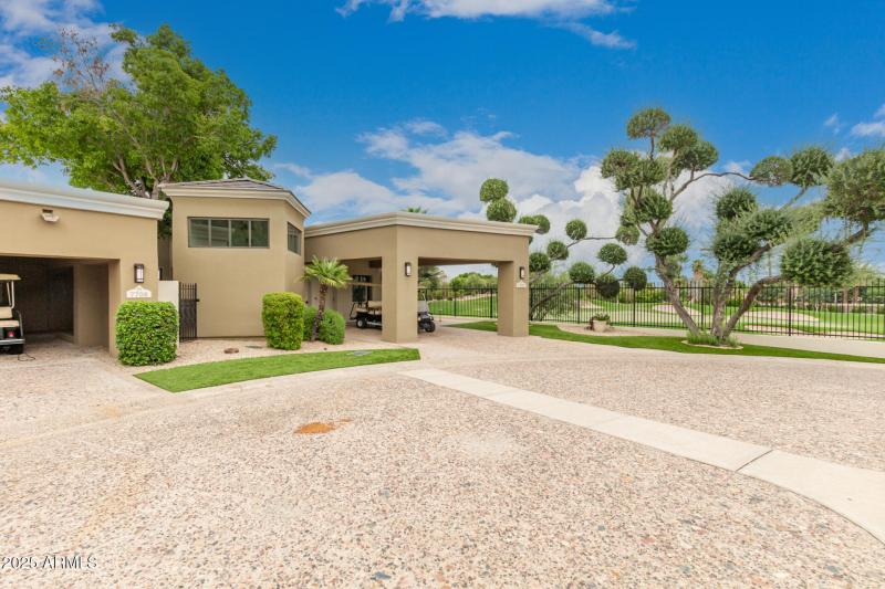 scottsdaleluxuryhomeskarenabinetbroker4