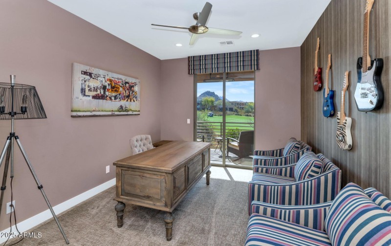 10260 E White Feather Ln-large-013-009-T