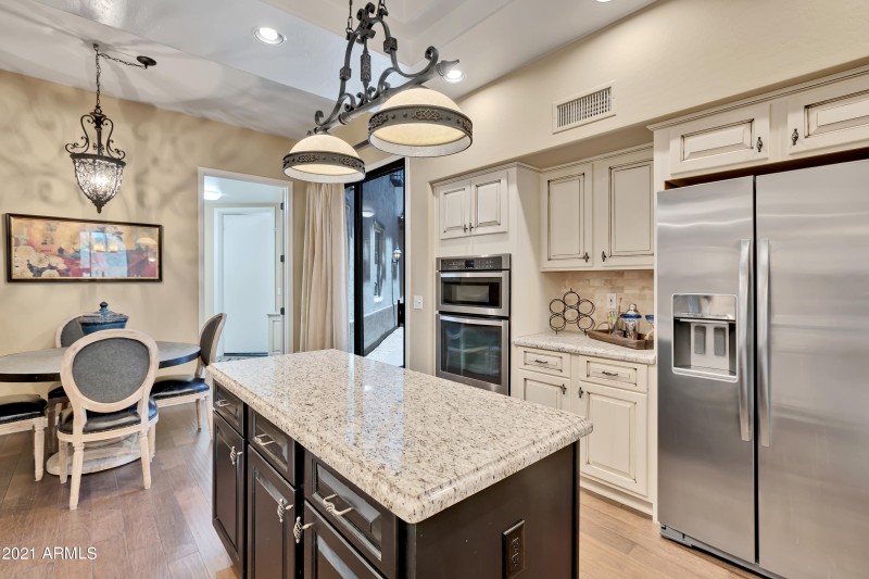 Updated kitchen and breakfast nook