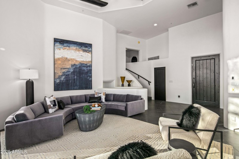 012_Spacious Living Room