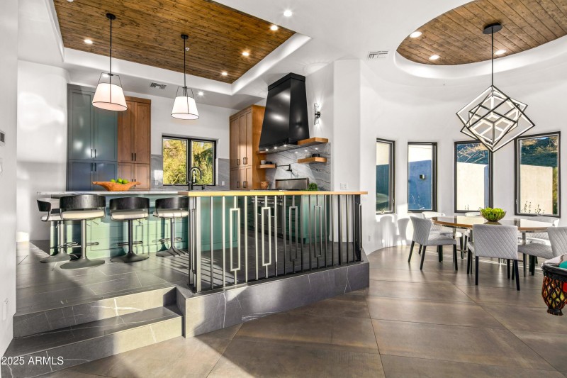 024_Flowing Floor Plan