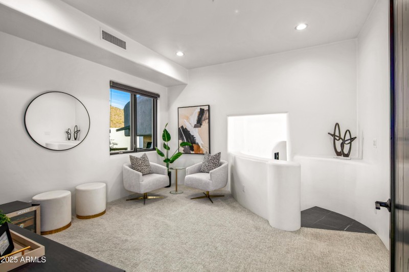 035_Inviting Media Loft