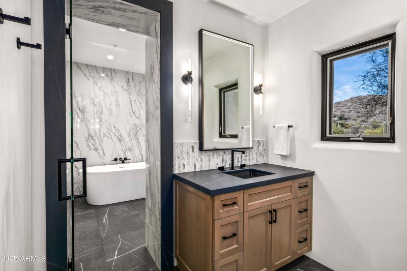 041_Primary Bath Vanity & Wet Room