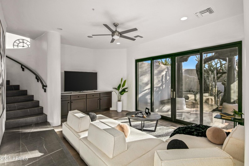 044_Half Floor Lower Level Living