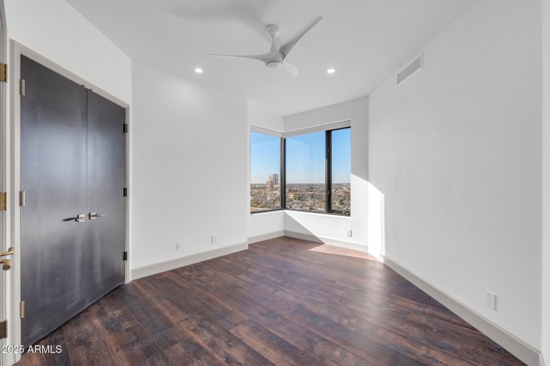 1040 E Osborn unit 1004-2