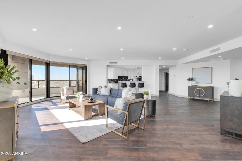 1040 E Osborn unit 1004-7