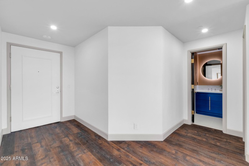 1040 E Osborn unit 1004-14