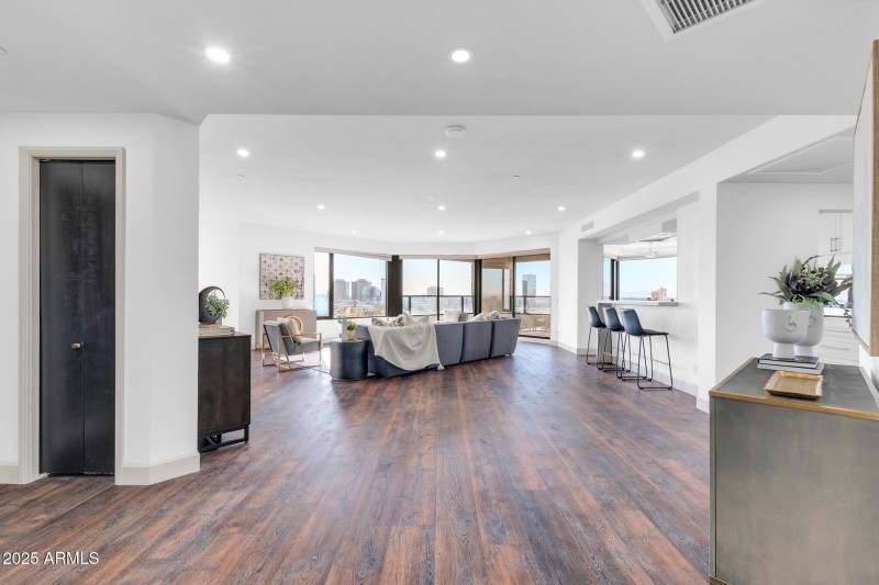 1040 E Osborn unit 1004-15