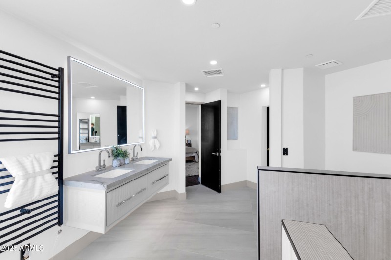 1040 E Osborn unit 1004-20