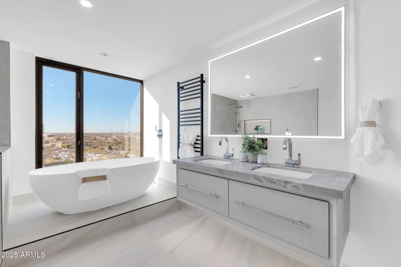 1040 E Osborn unit 1004-21