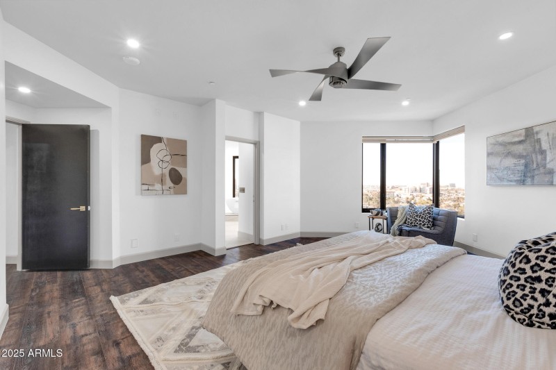 1040 E Osborn unit 1004-25