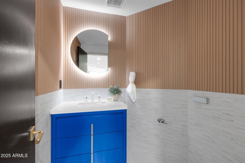 1040 E Osborn unit 1004-32