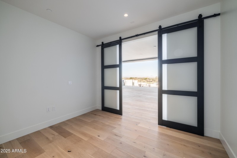 Ascent 304 Den to Living Area