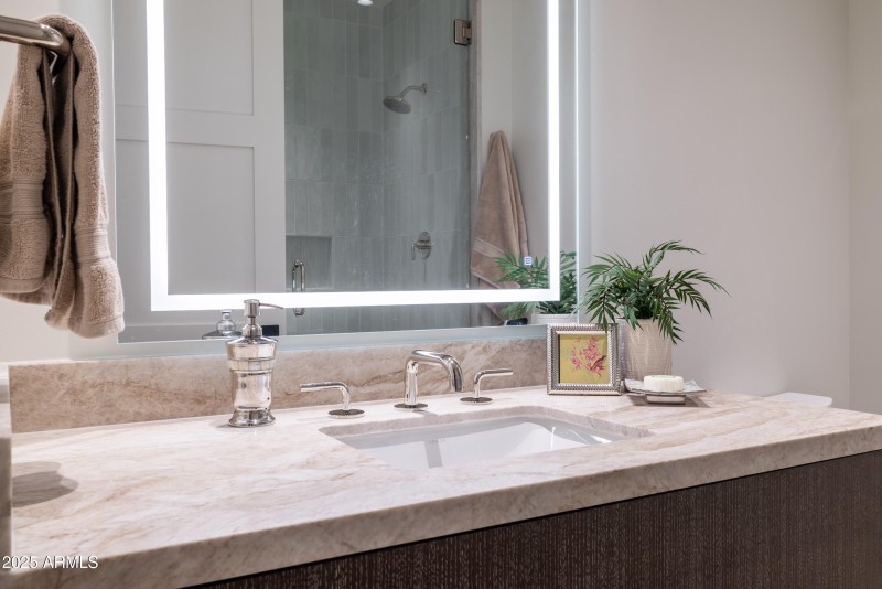 Ascent 304 Secondary Full Bath