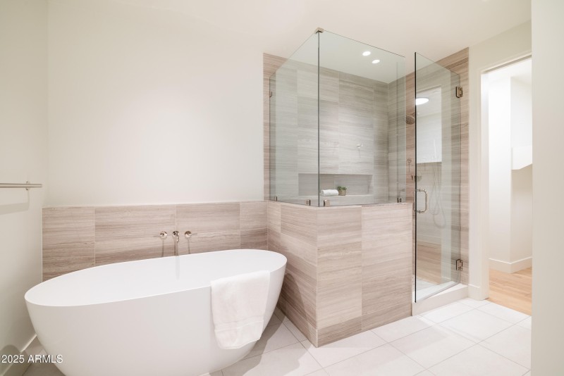 Ascent 304 Primary Bath