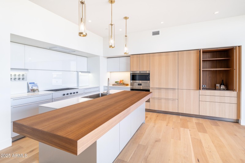 5000 E Camelback Rd-18