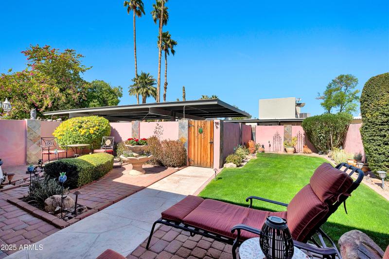 8230 E Valley Vista Dr-27