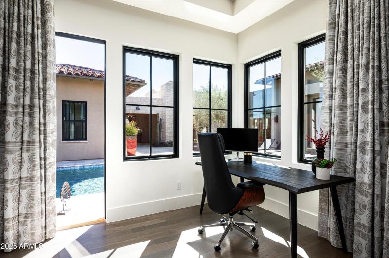 Master Nook for desk or chair