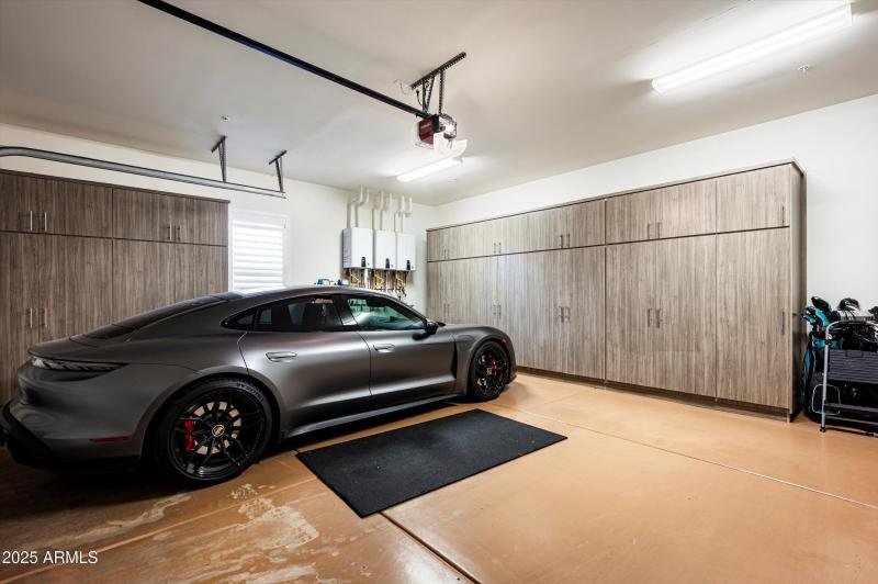 Large Garage w/Storage