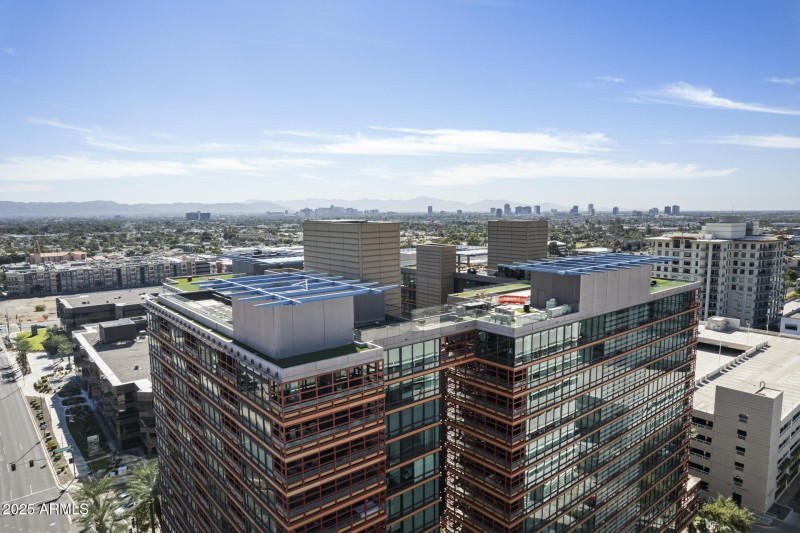 Close Proximity to Downtown Landmarks