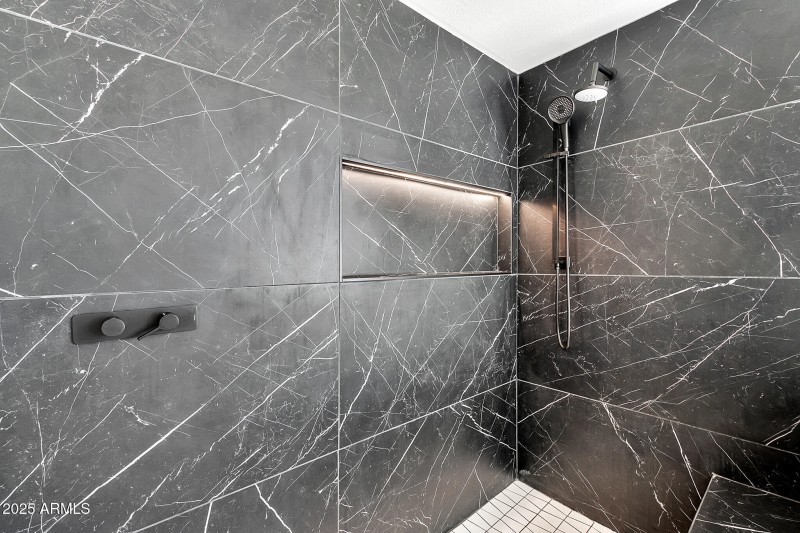 1040 E Osborn 404-24