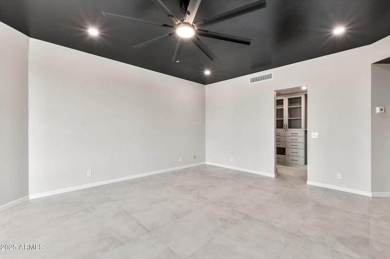 1040 E Osborn 404-27