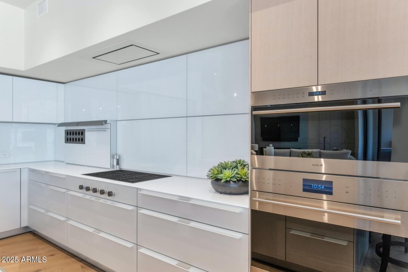 5000 N Camelback Ridge Dr-large-015-021-