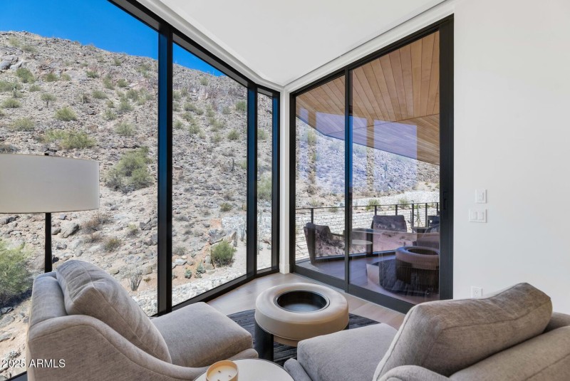 5000 N Camelback Ridge Dr-large-017-029-