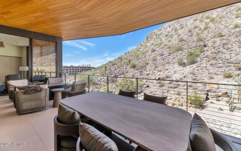 5000 N Camelback Ridge Dr-large-019-018-