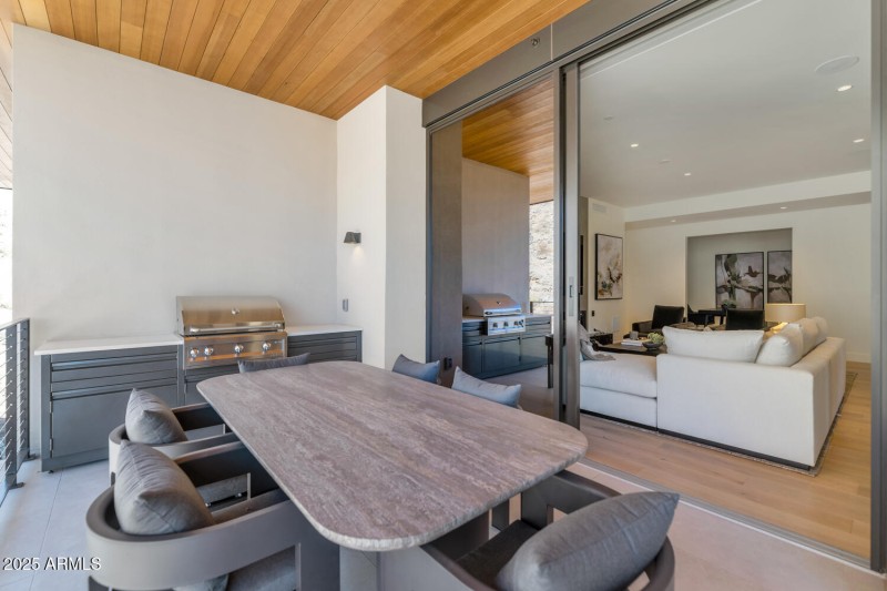 5000 N Camelback Ridge Dr-large-020-023-