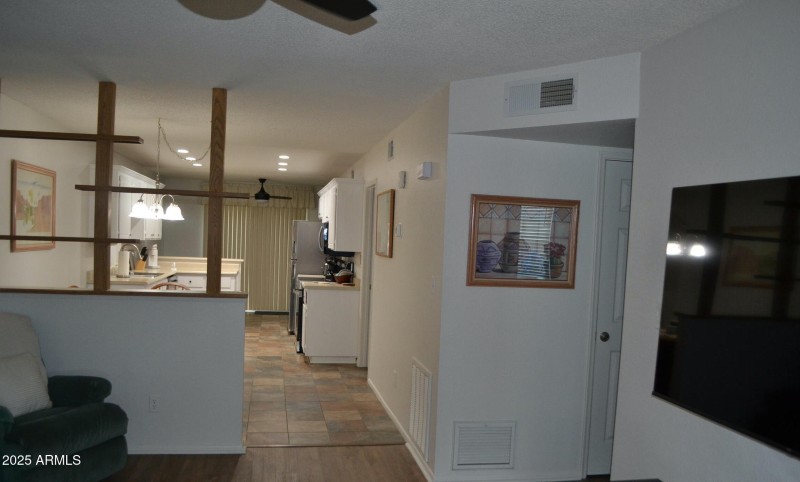 Listing_Kitchen_Dining9939