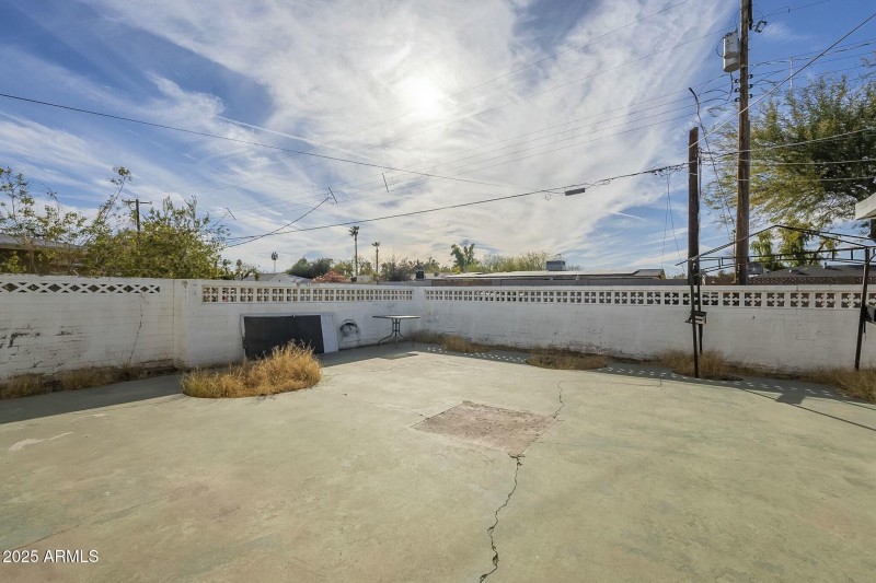 Backyard access from Unit 1