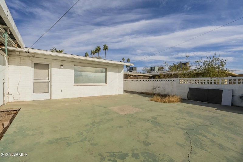 Backyard access from Unit 1
