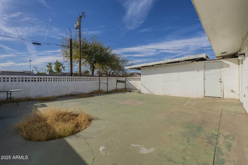 Backyard access from Unit 1