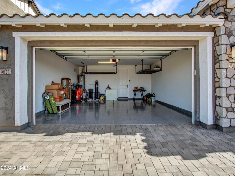 Garage / Epoxy Floor