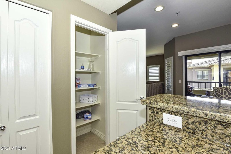 Kitchen-Pantry