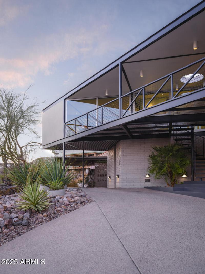 Listings_1340_E_LasPalmaritasDr_Images-2