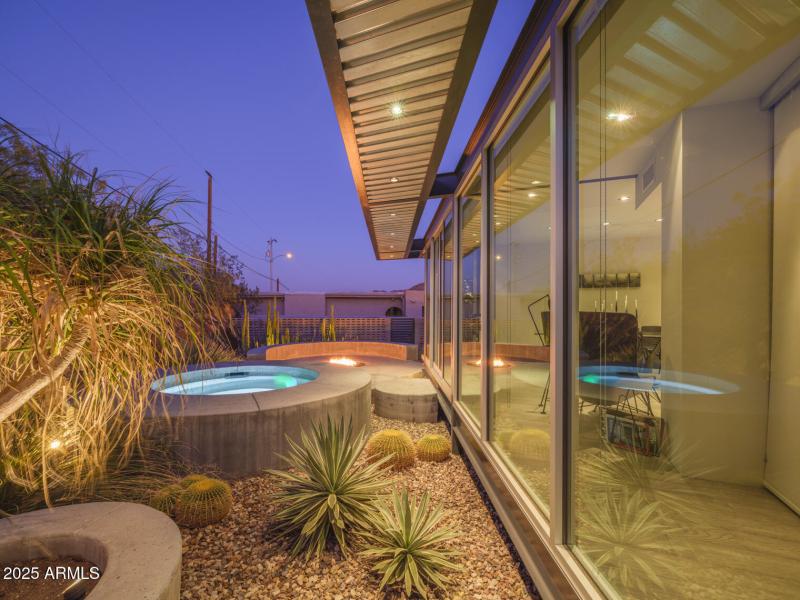 Listings_1340_E_LasPalmaritasDr_Images-7