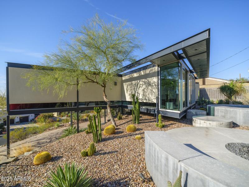 Listings_1340_E_LasPalmaritasDr_Images-1