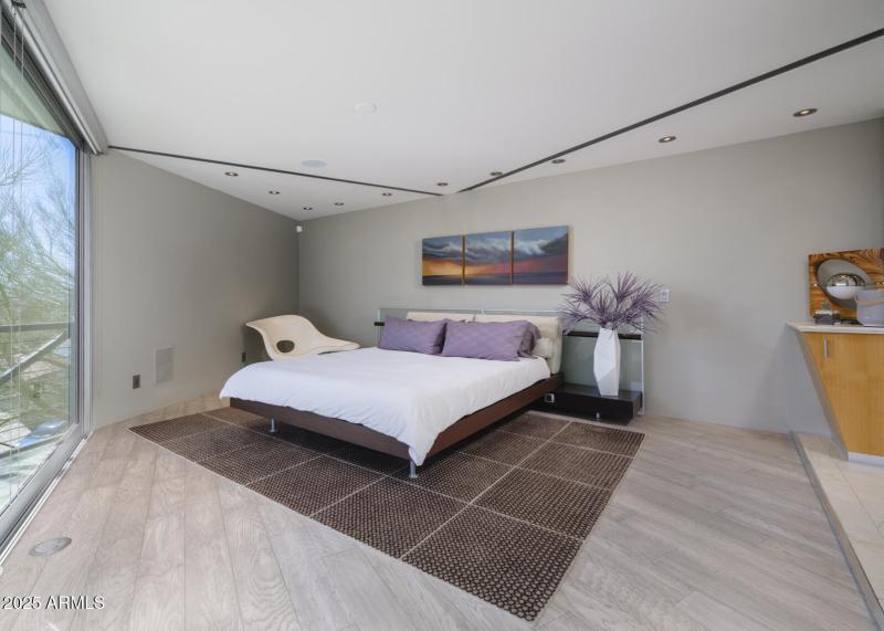 Listings_1340_E_LasPalmaritasDr_Images-2