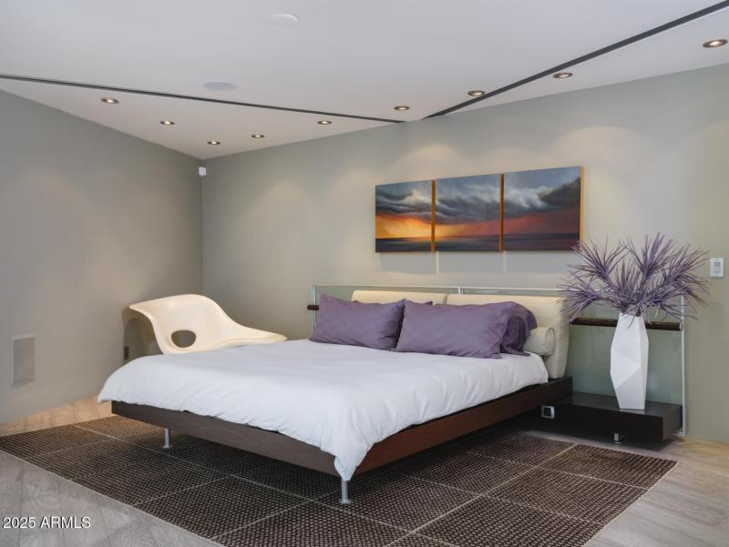 Listings_1340_E_LasPalmaritasDr_Images-2