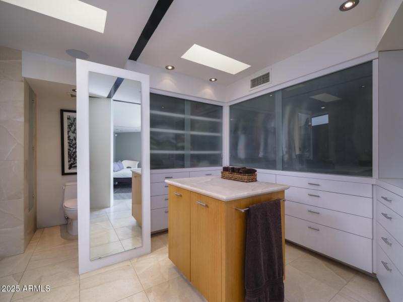 Listings_1340_E_LasPalmaritasDr_Images-2