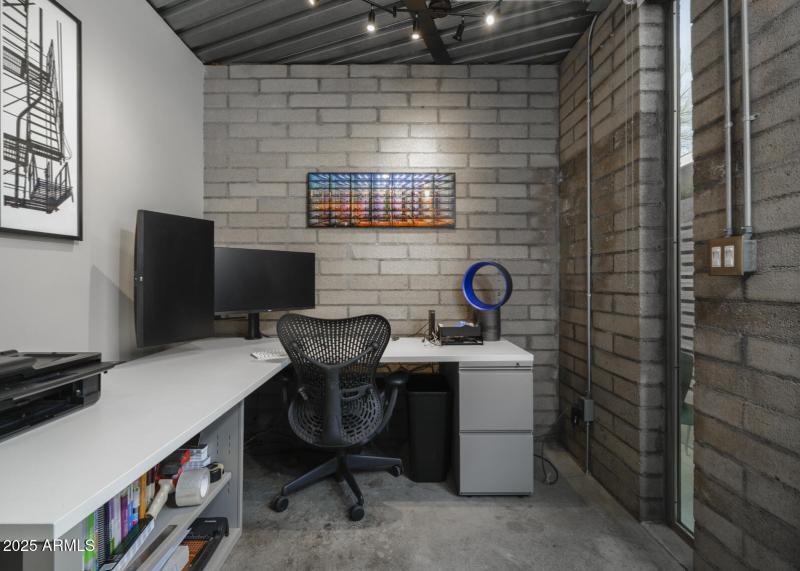 Listings_1340_E_LasPalmaritasDr_Images-3